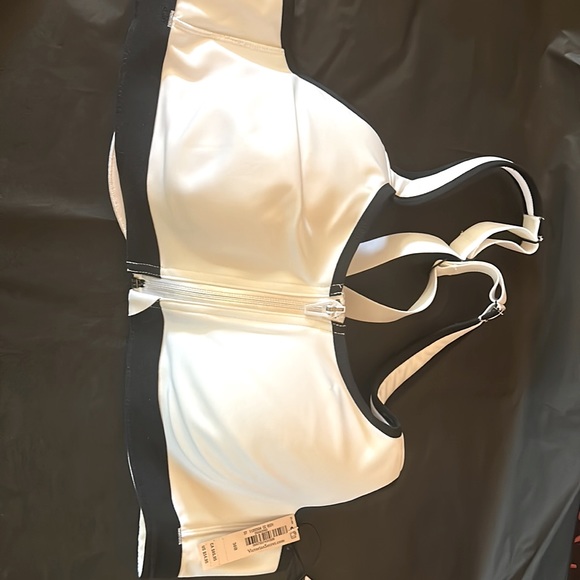 - Victoria’s Secret Sports Bra NEW! - Picture 10 of 13